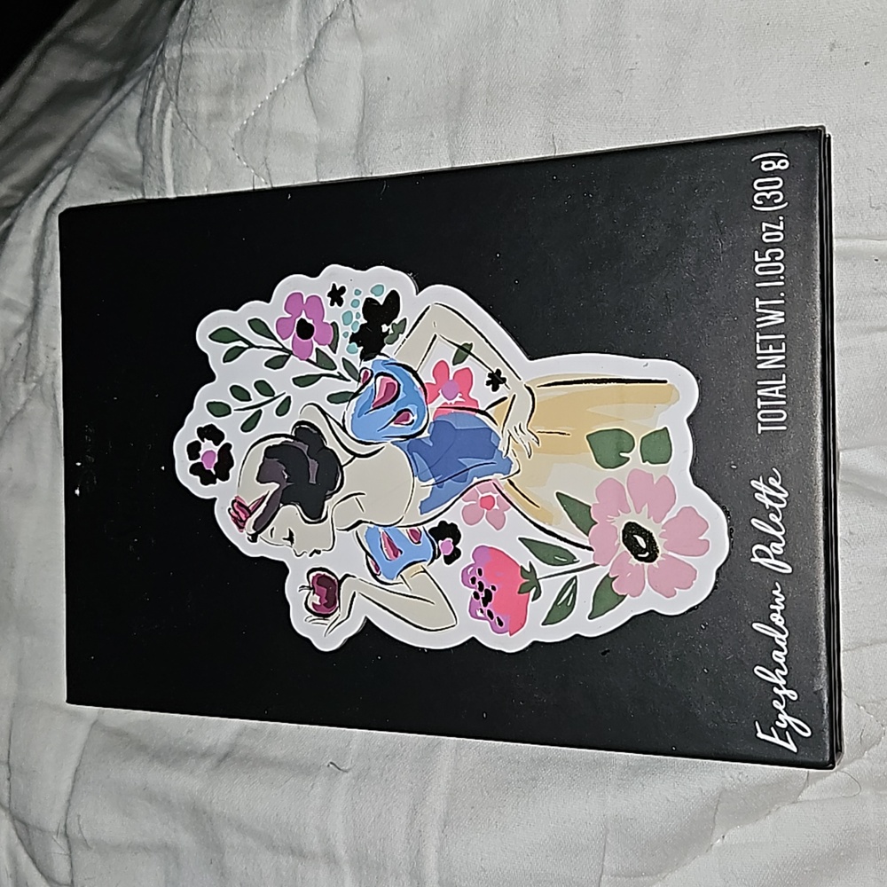 Snow white eyeshadow palette new never used